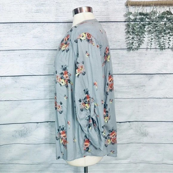3/$22🩶 Torrid Gray Floral Button Front 3/4 Sleeves Challis Harper Blouse 2 2X - Picture 6 of 11